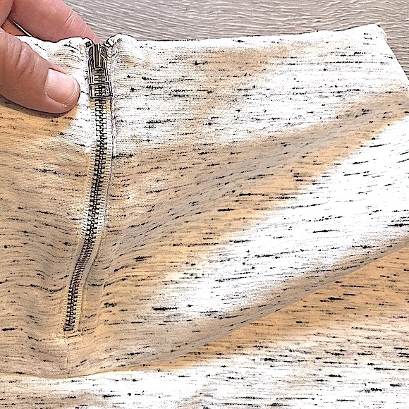 ARITZIA • WILFRED • Mini Skirt • Size 6 • Cream Speckled - Picture 14 of 16